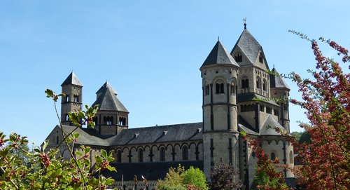 Maria Laach Kloster, Vulkan-Eifel
