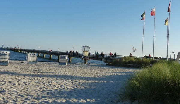 Grömitz Ostsee-Seebrücke und Strand